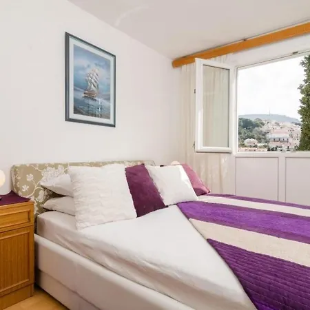 Nina - Two-bedroom With Balcony Apartment