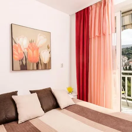 Lägenhet Nina - Two-bedroom With Balcony